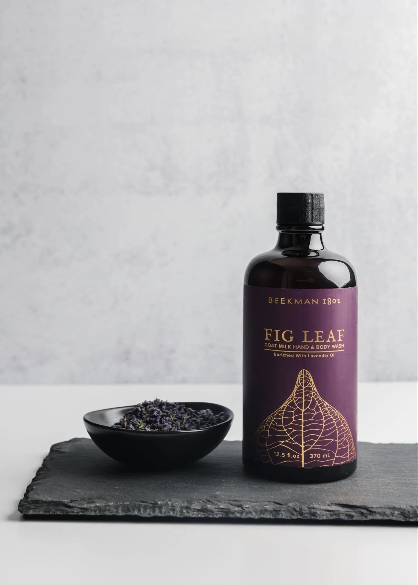 منبع نور در سایه ها